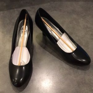 Beautiful Black Pumps